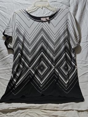 Chico's Black and White Chevron Diamond Short Sleeve Top